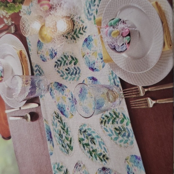 Isaac Mizrahi NWOT Beaded Spring/Easter Egg Table Runner - Picture 1 of 8